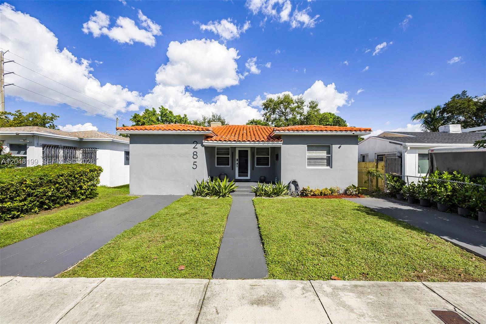 285 NW 45th StMiami - picture