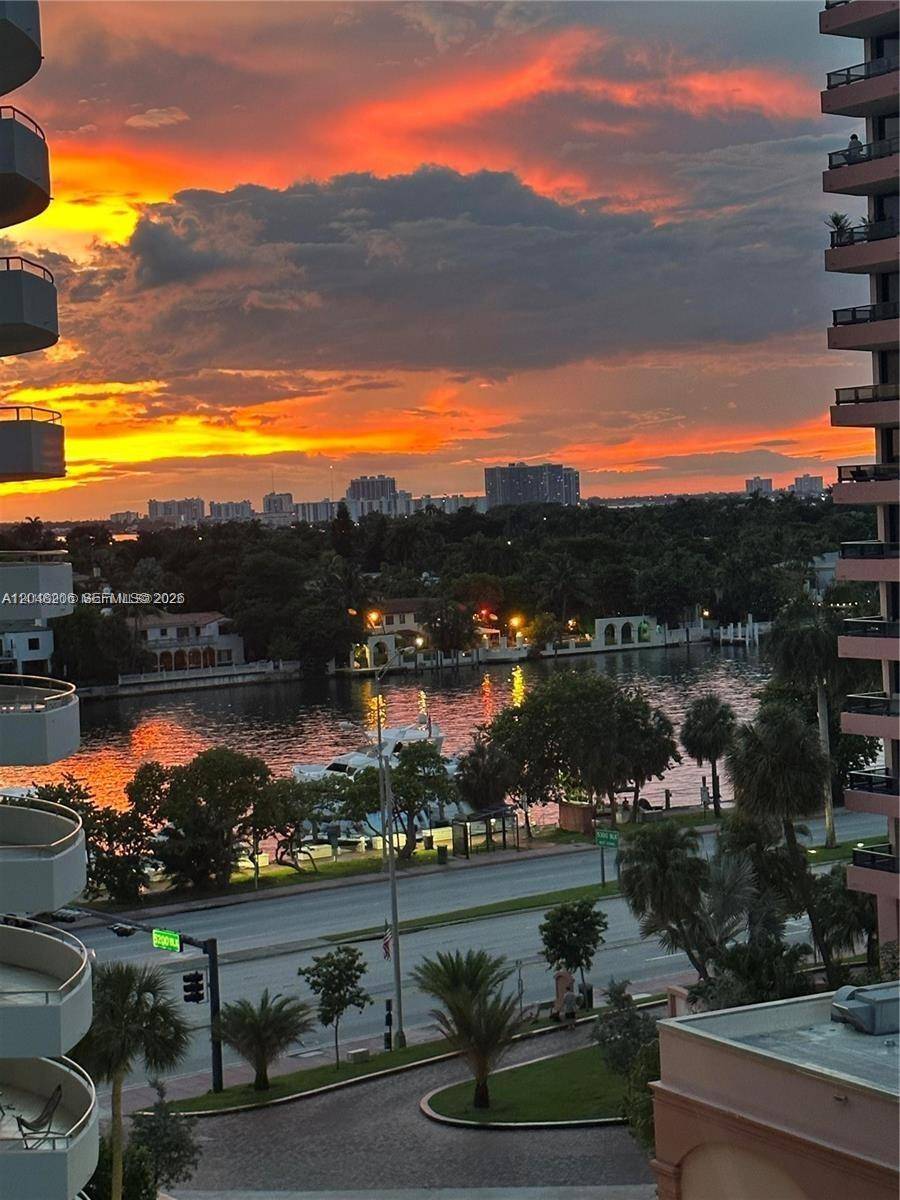 5161 Collins AveMiami Beach - Condo/Co-Op/Annual,Condo condo unit 811 - picture