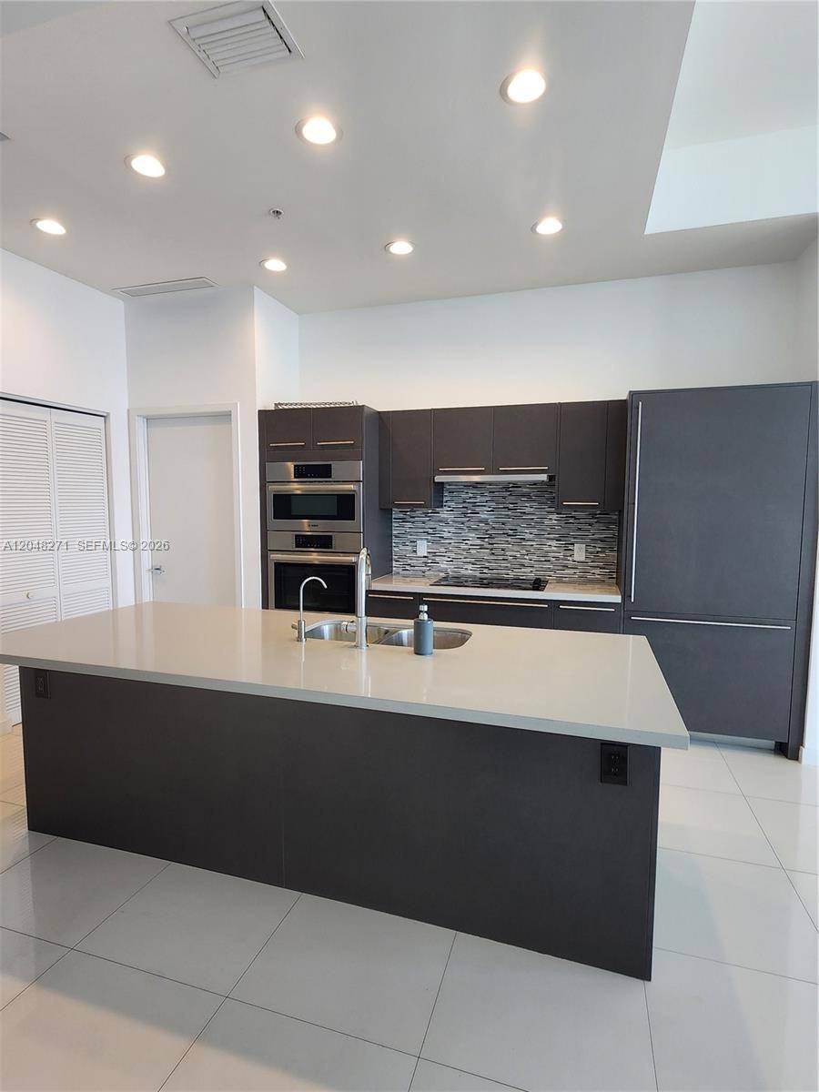7825 NW 107th AveDoral - Condo/Co-Op/Annual,Apartment condo unit 801 - picture