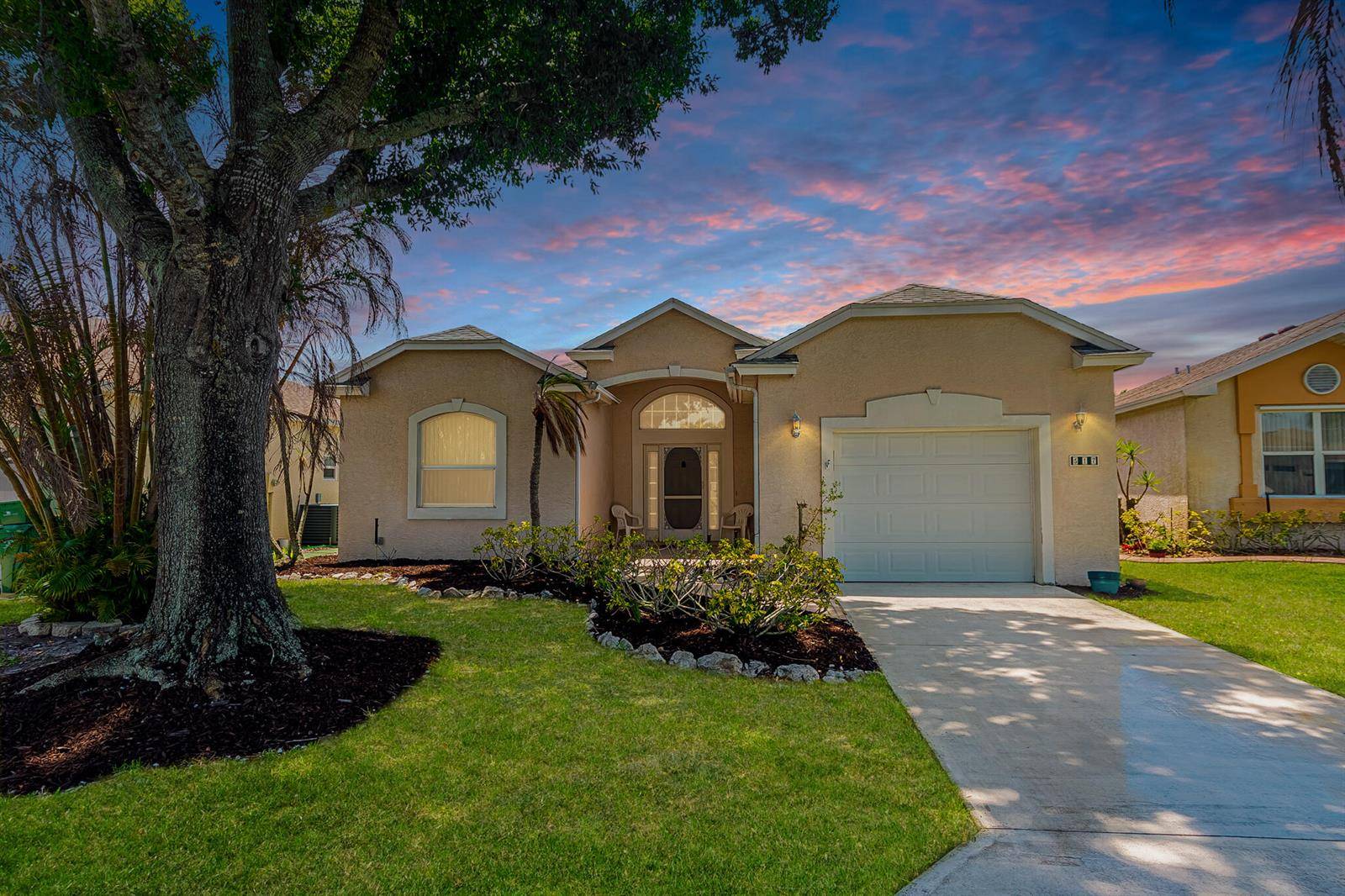 517 NW GalatonePort St. Lucie - picture