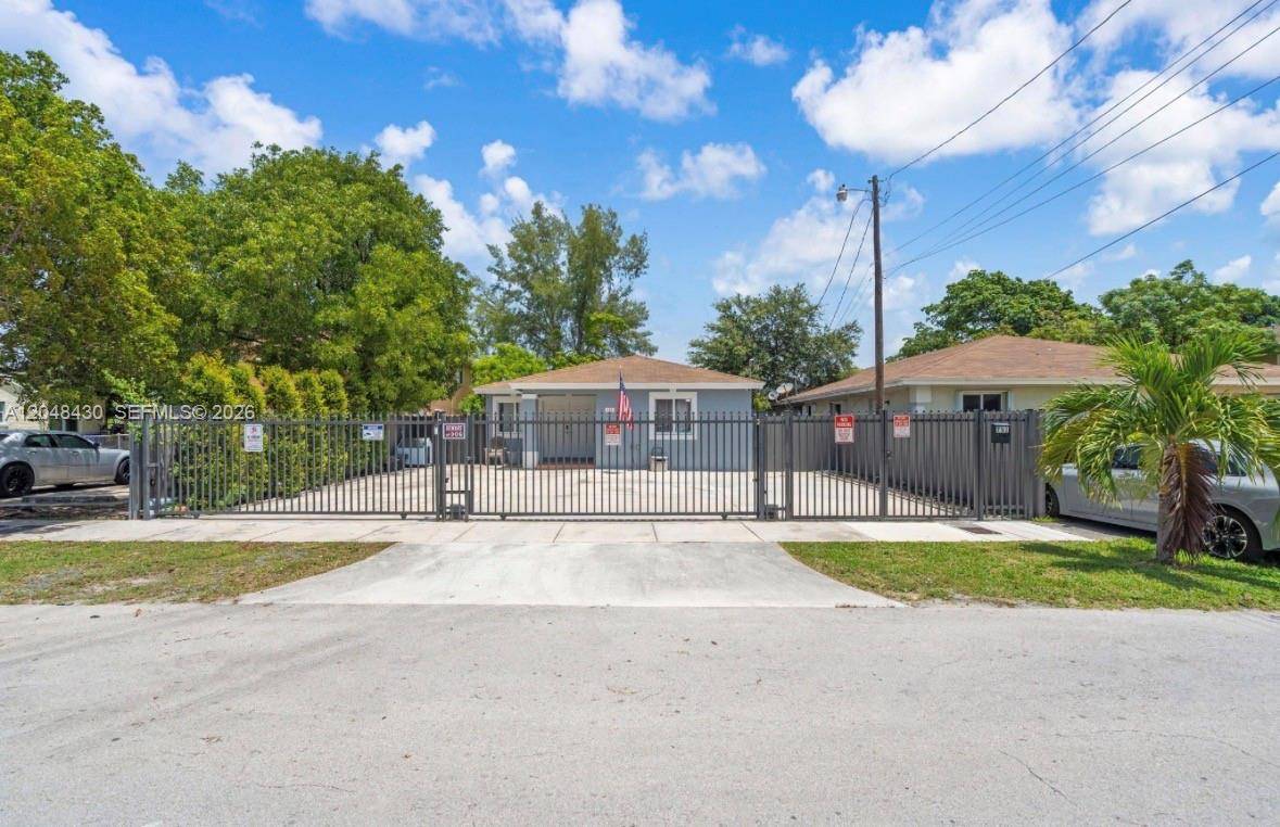 751 NW 70th StMiami - picture