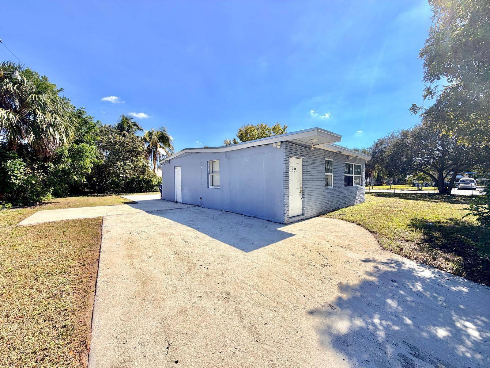 205 NW 33rdLauderhill - picture