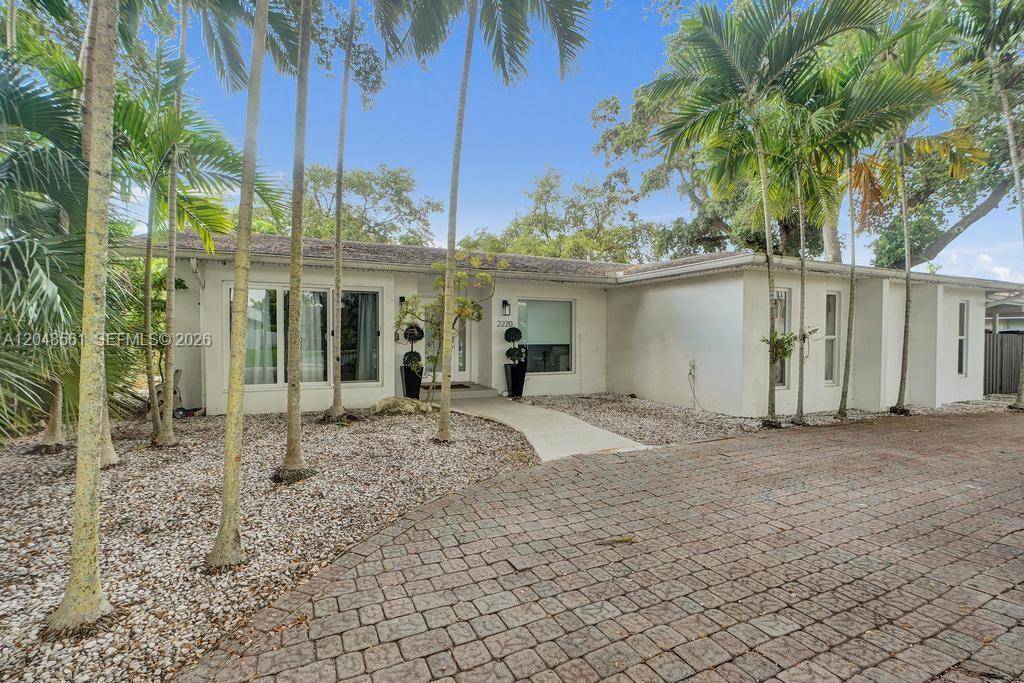 2220 NE 204th StMiami - picture