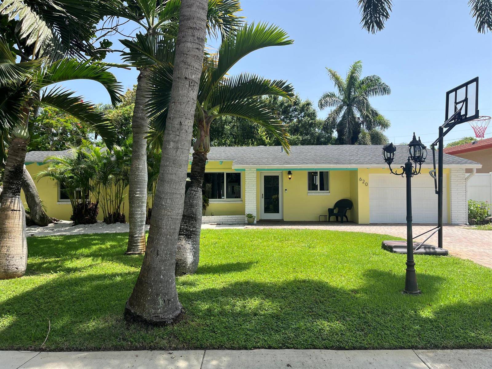620 NE 9thBoynton Beach - picture