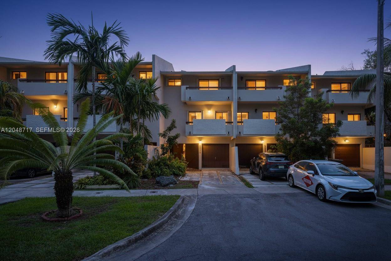 2525 NE 135th StNorth Miami - picture