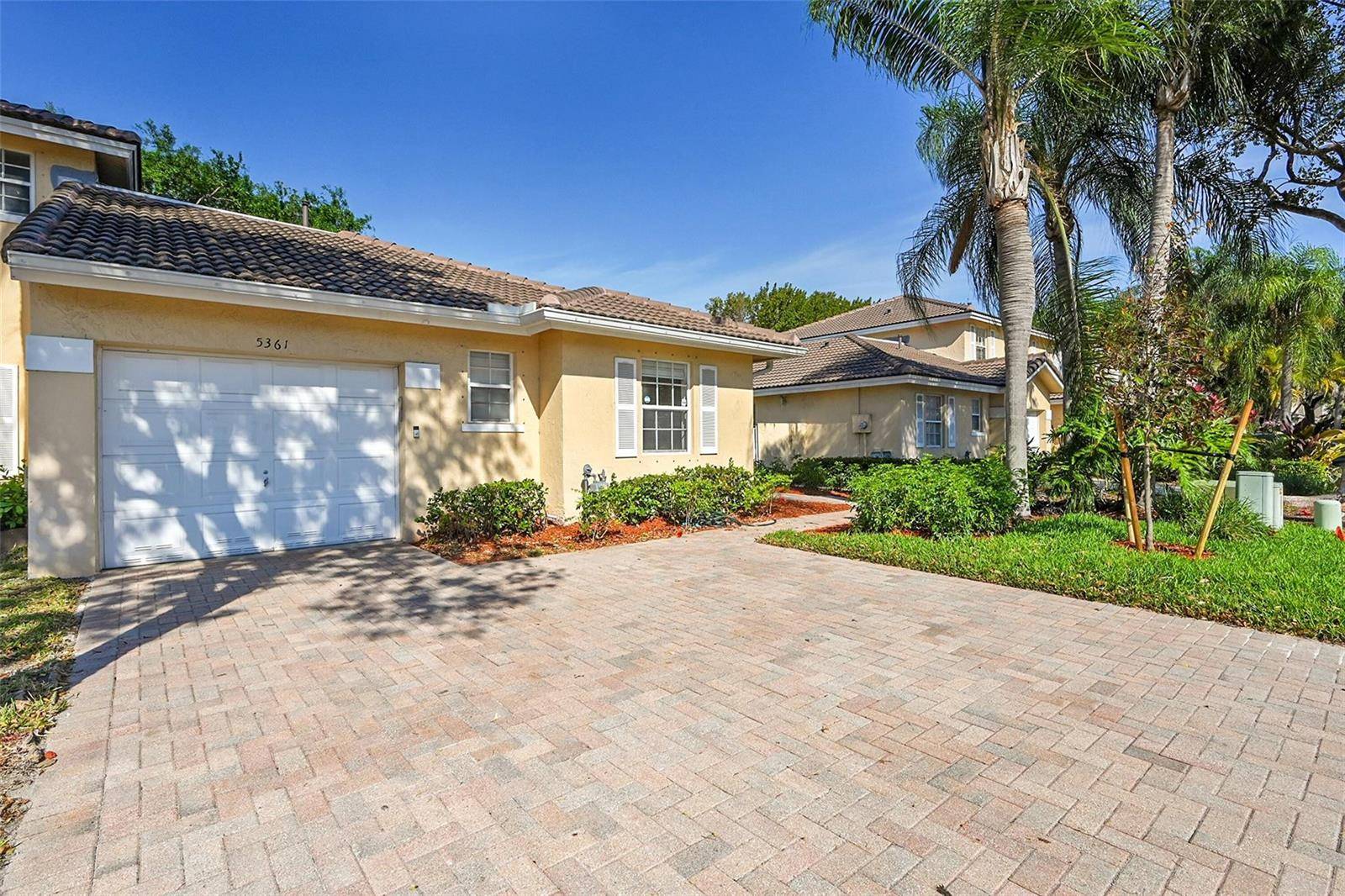 5361 NW 90thSunrise - picture