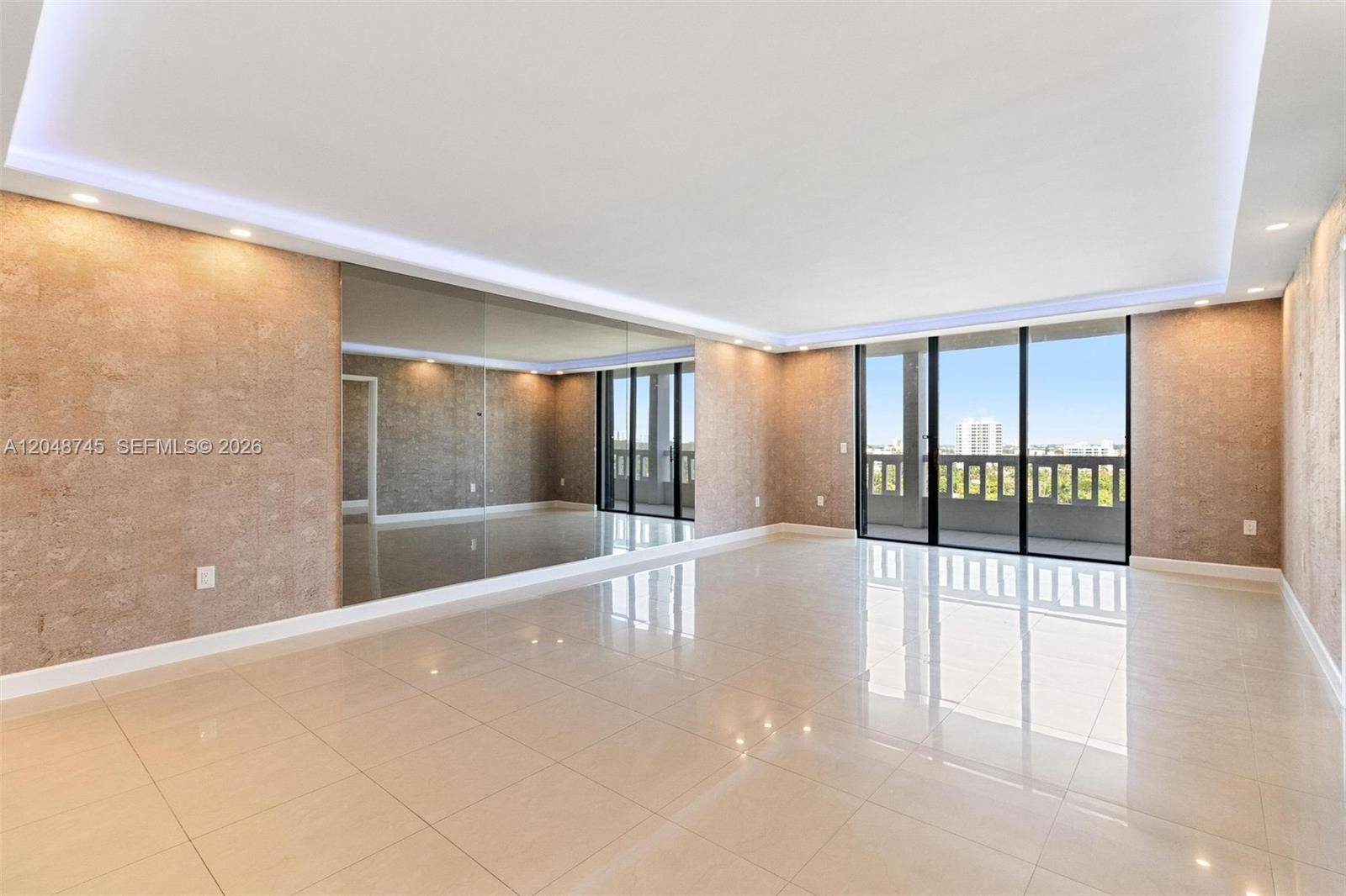 9801 Collins AveBal Harbour - Condo/Co-Op/Annual,Condo condo unit 11-O - picture