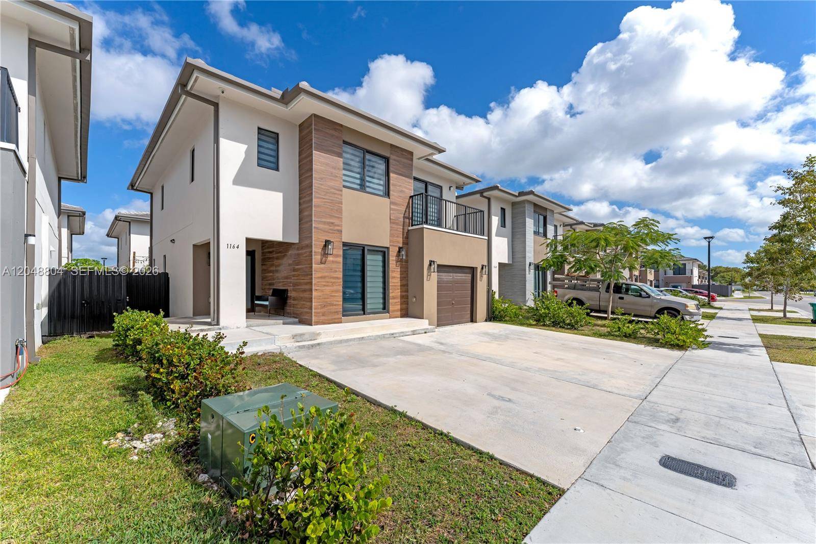 1164 NW 2nd StFlorida City - picture