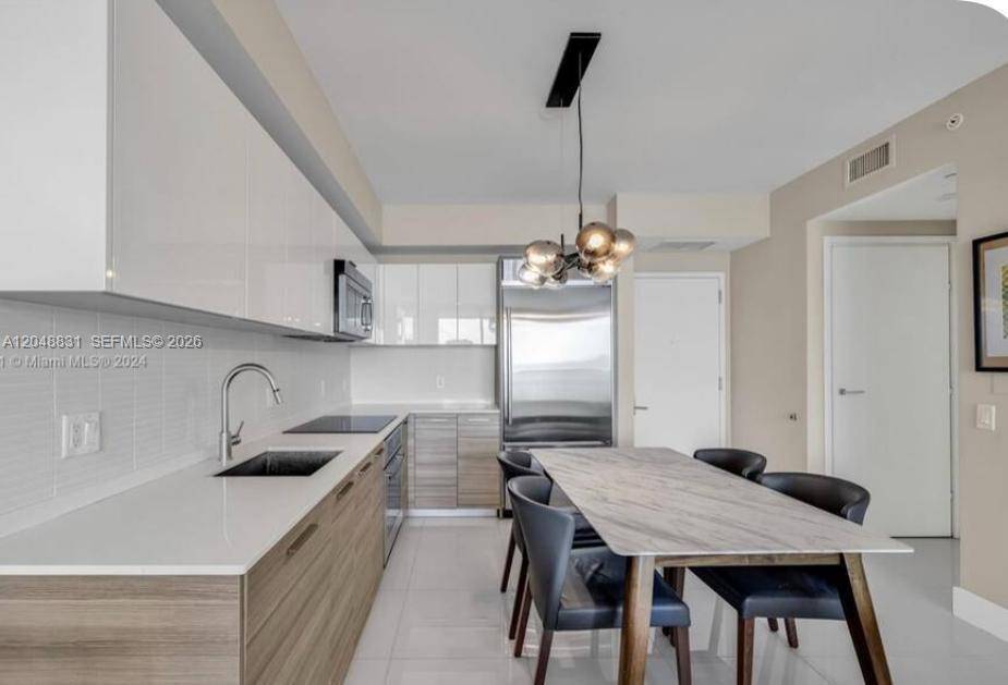 1300 Brickell Bay DrMiami - Condo/Co-Op/Annual,Apartment condo unit 2208 - picture