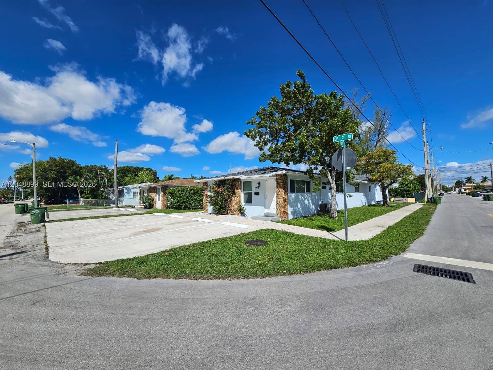 329 SE 2nd StHallandale Beach - picture