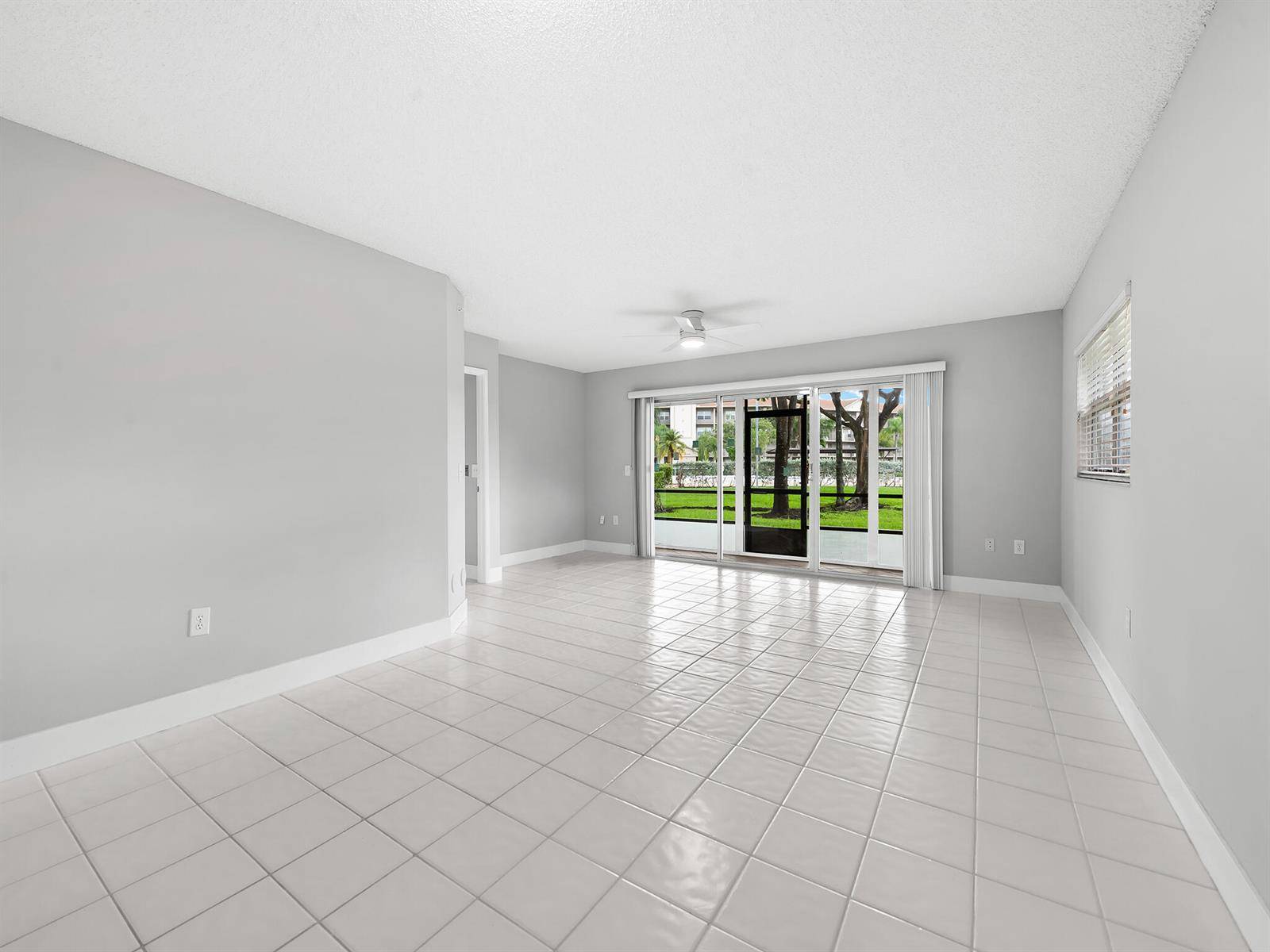 550 SW 137Pembroke Pines - CENTURY VILLAGE condo unit L114 - picture