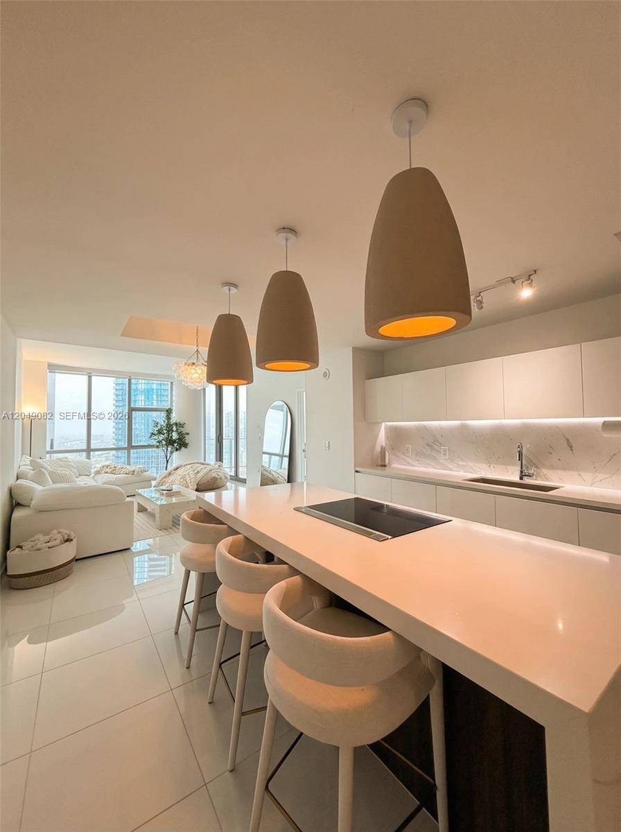 851 NE 1st AveMiami - PARAMOUNT MIAMI WORLDCENT condo unit 2301 - picture