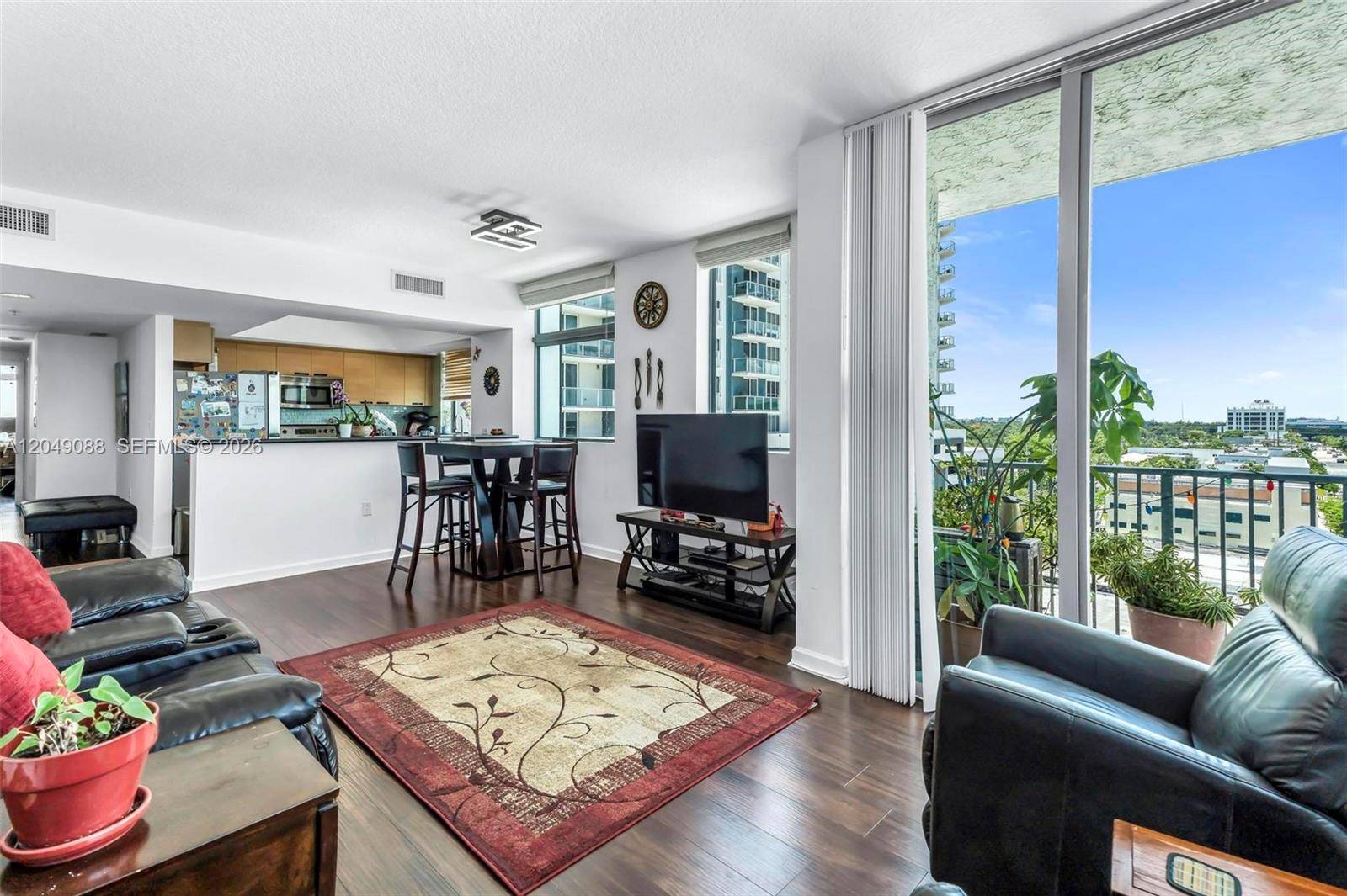140 S Dixie HwyHollywood - HOLLYWOOD STATION RES CON condo unit 501 - picture