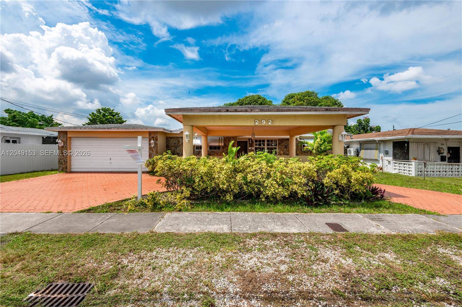 292 W 39th PlHialeah - picture