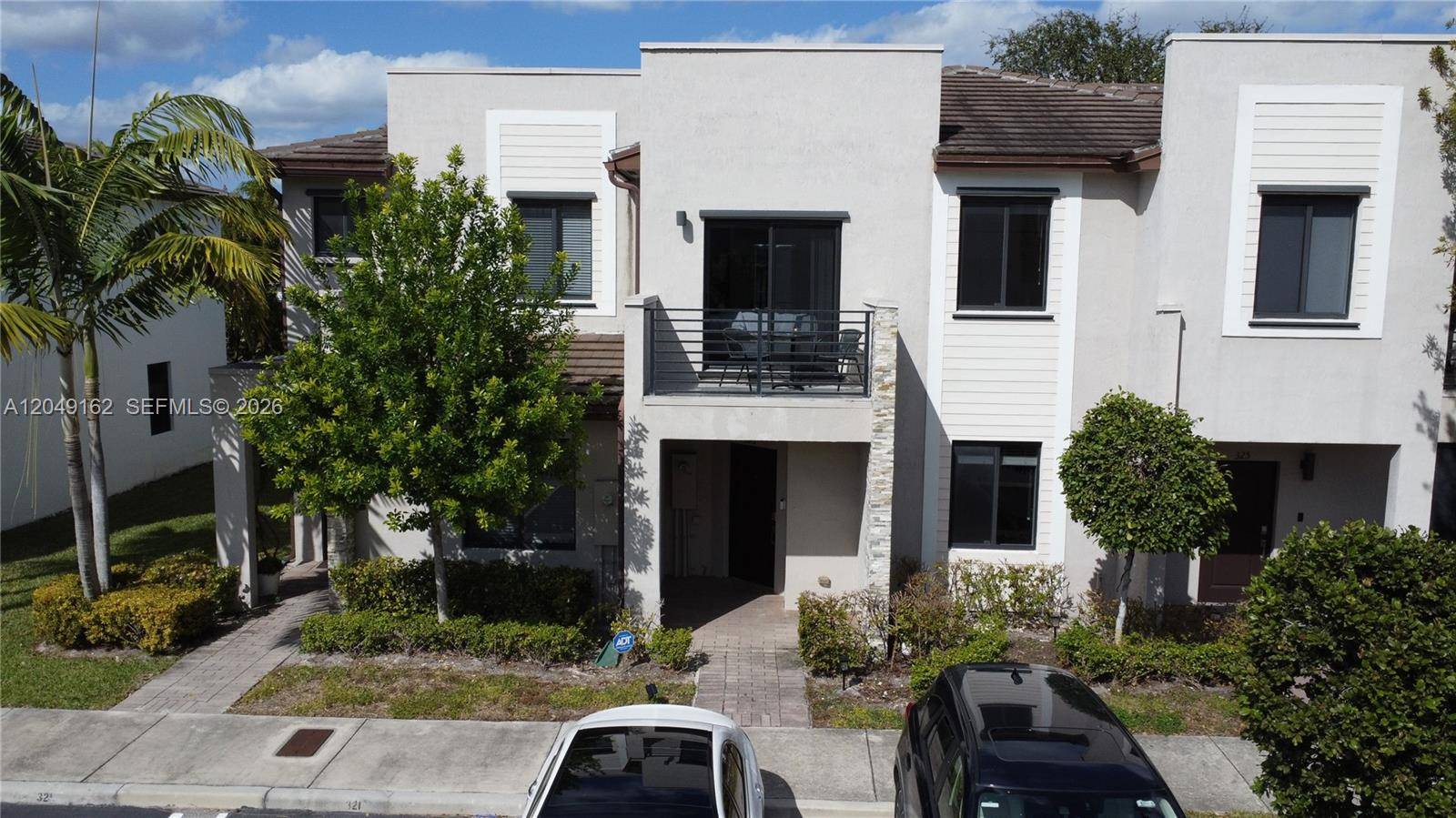 323 NE 208th TerMiami - picture