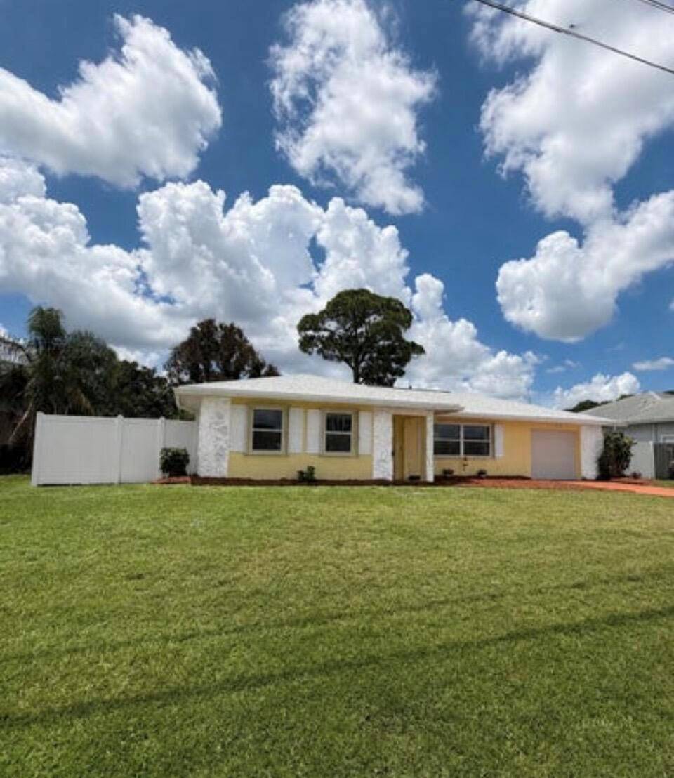 772 SE ThornhillPort St. Lucie - picture