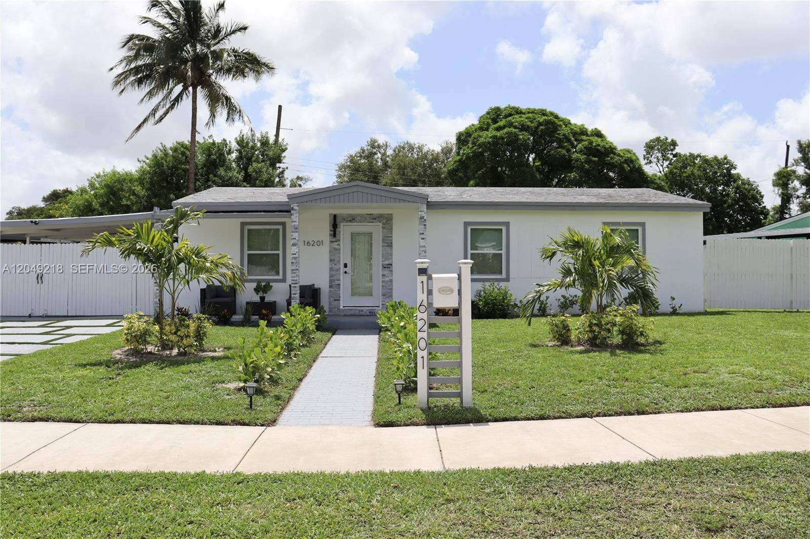16201 NW 18th PlMiami Gardens - picture