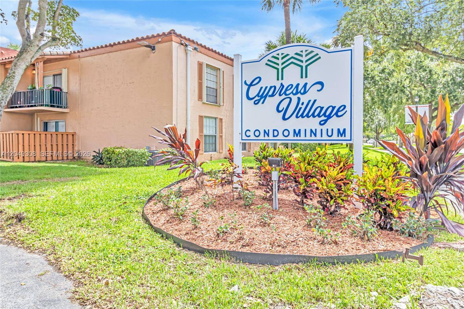 7201 Miami Lakes DrMiami Lakes - CYPRESS VILLAGE CONDO condo unit B14 - picture
