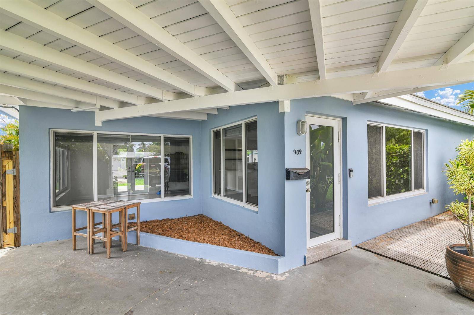 909 SE 16Deerfield Beach - picture
