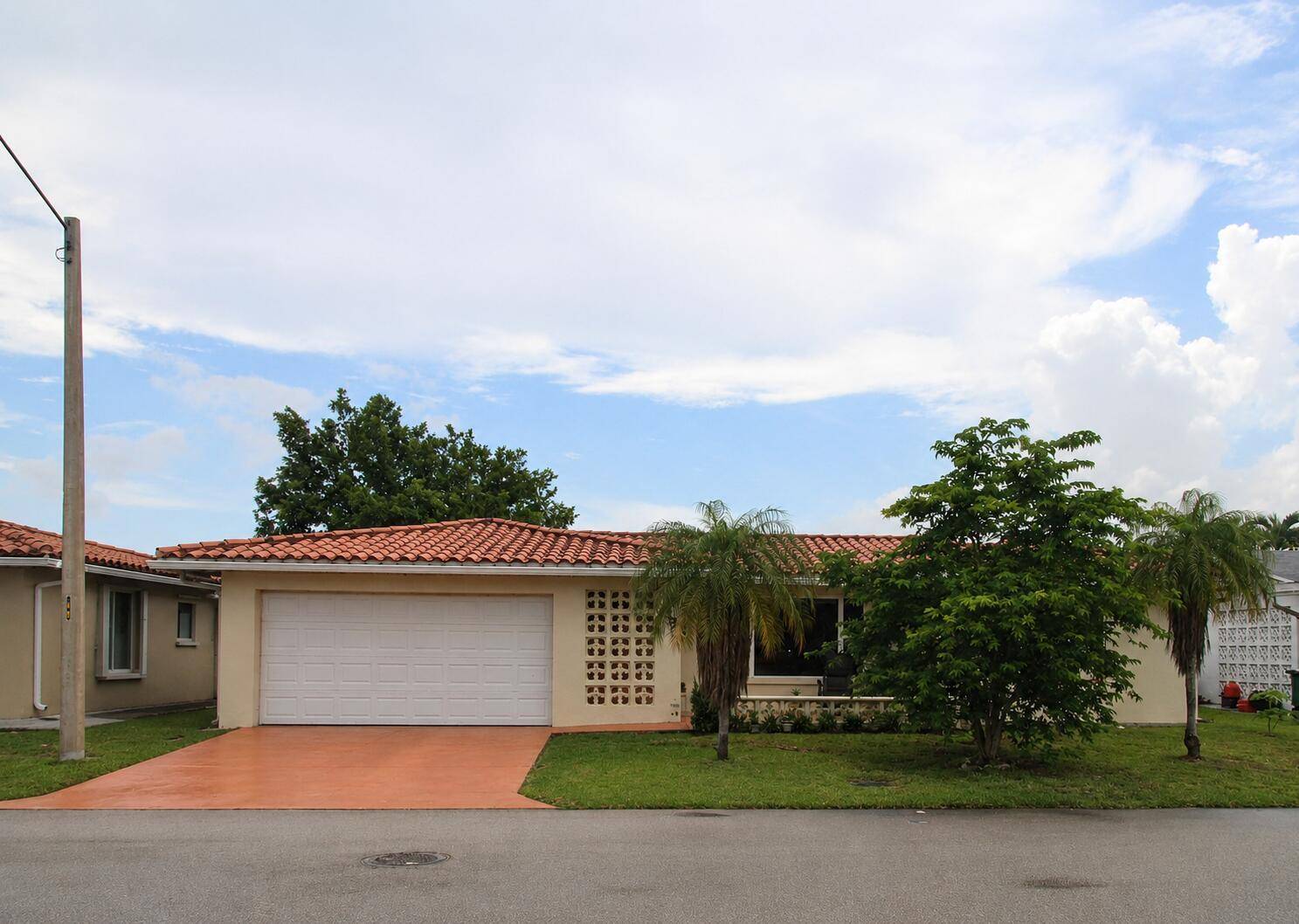 4914 NW 49thTamarac - picture