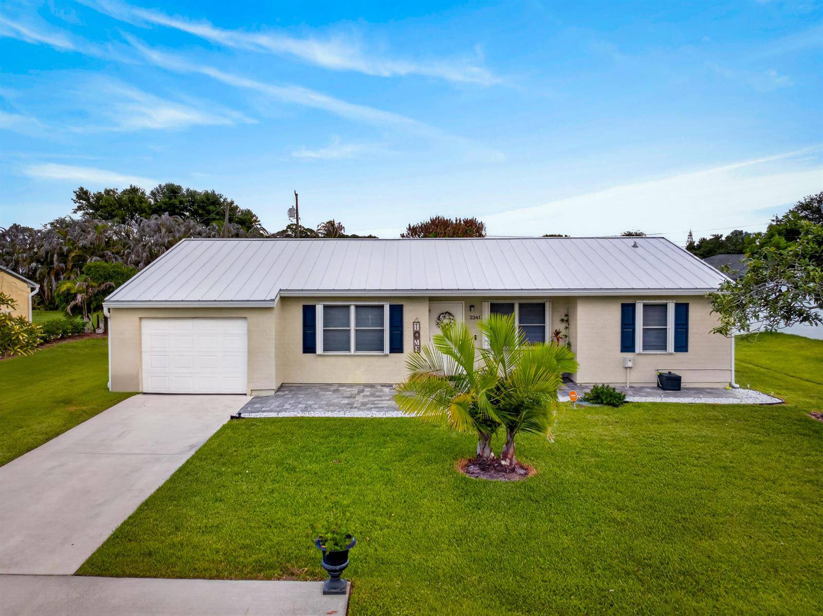 2341 SE West Blackwell - picture