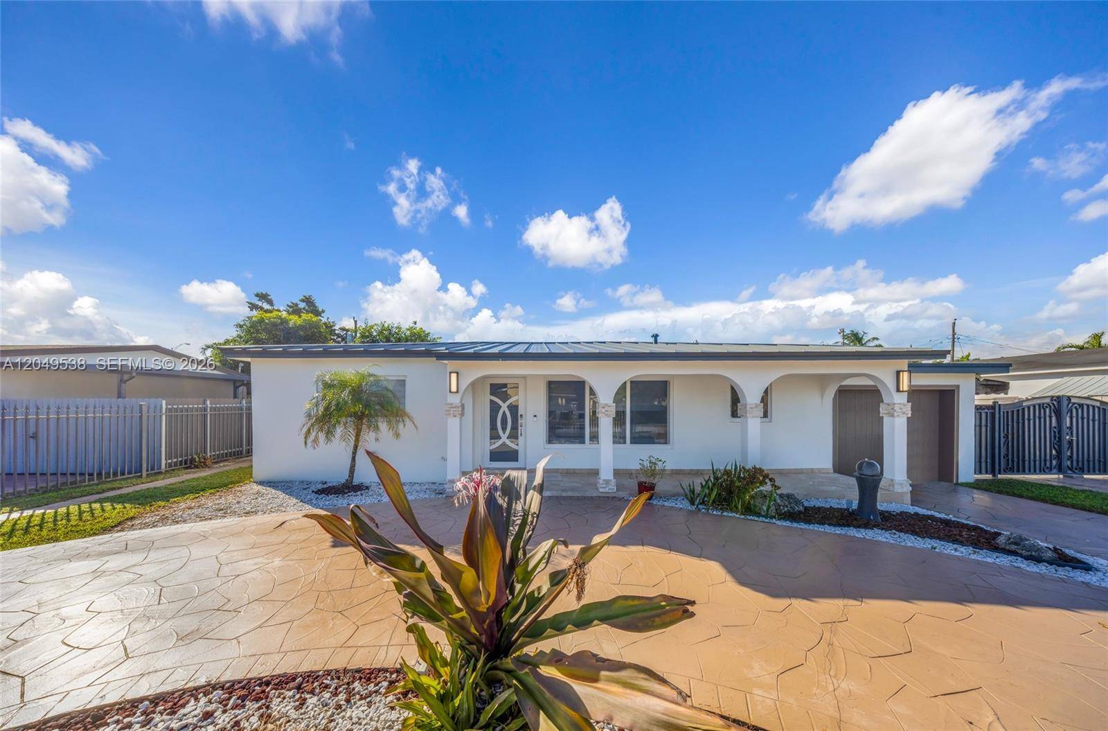 490 W 33rd PlHialeah - picture