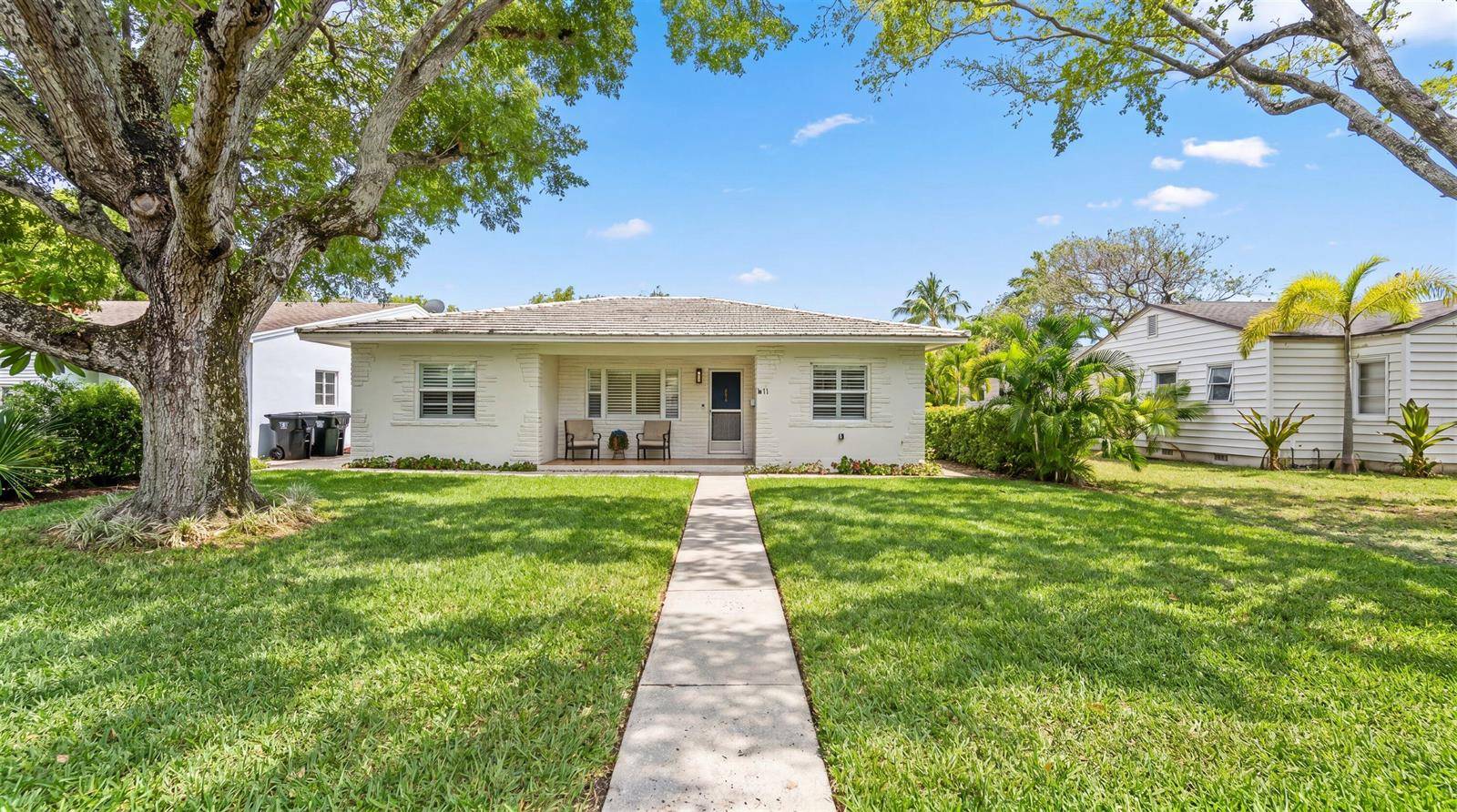 611 N Palmway - picture