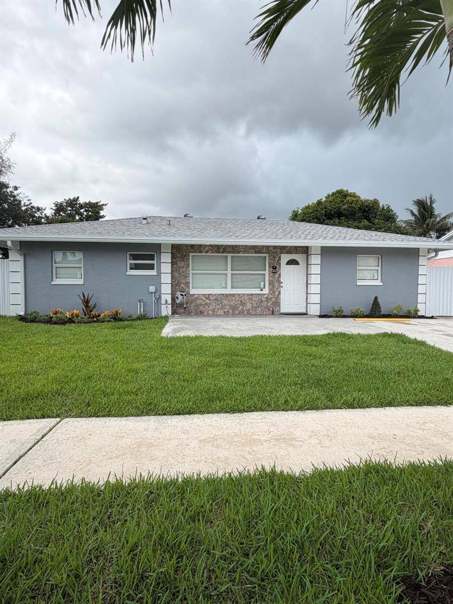 5612 S 36th - picture