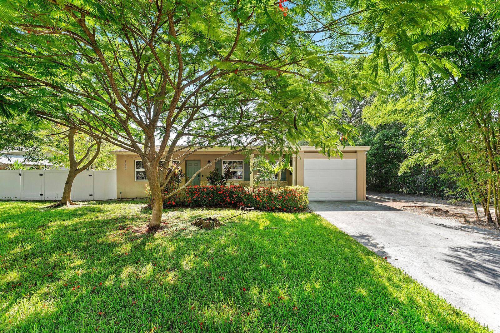 1638 NE 3rdDelray Beach - picture