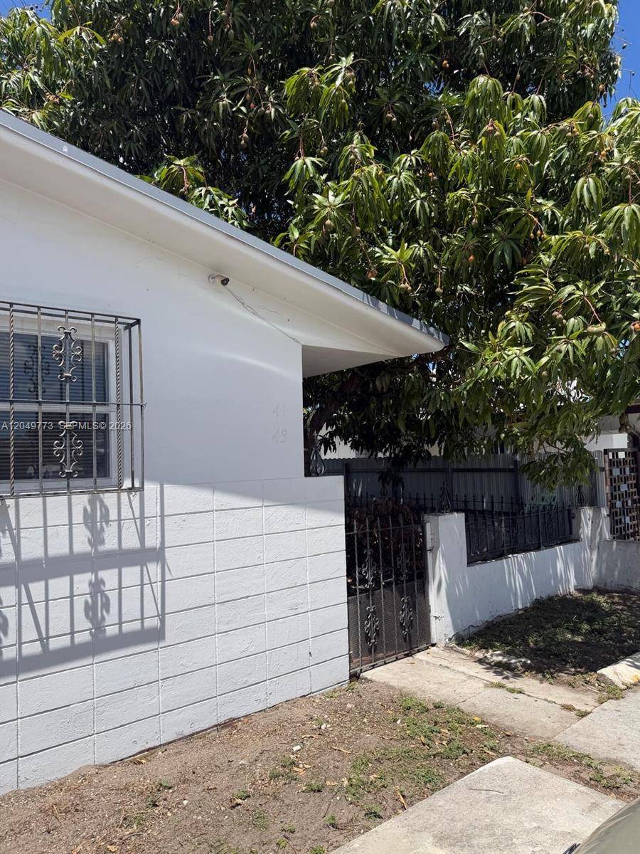 41 E 20th StHialeah - picture