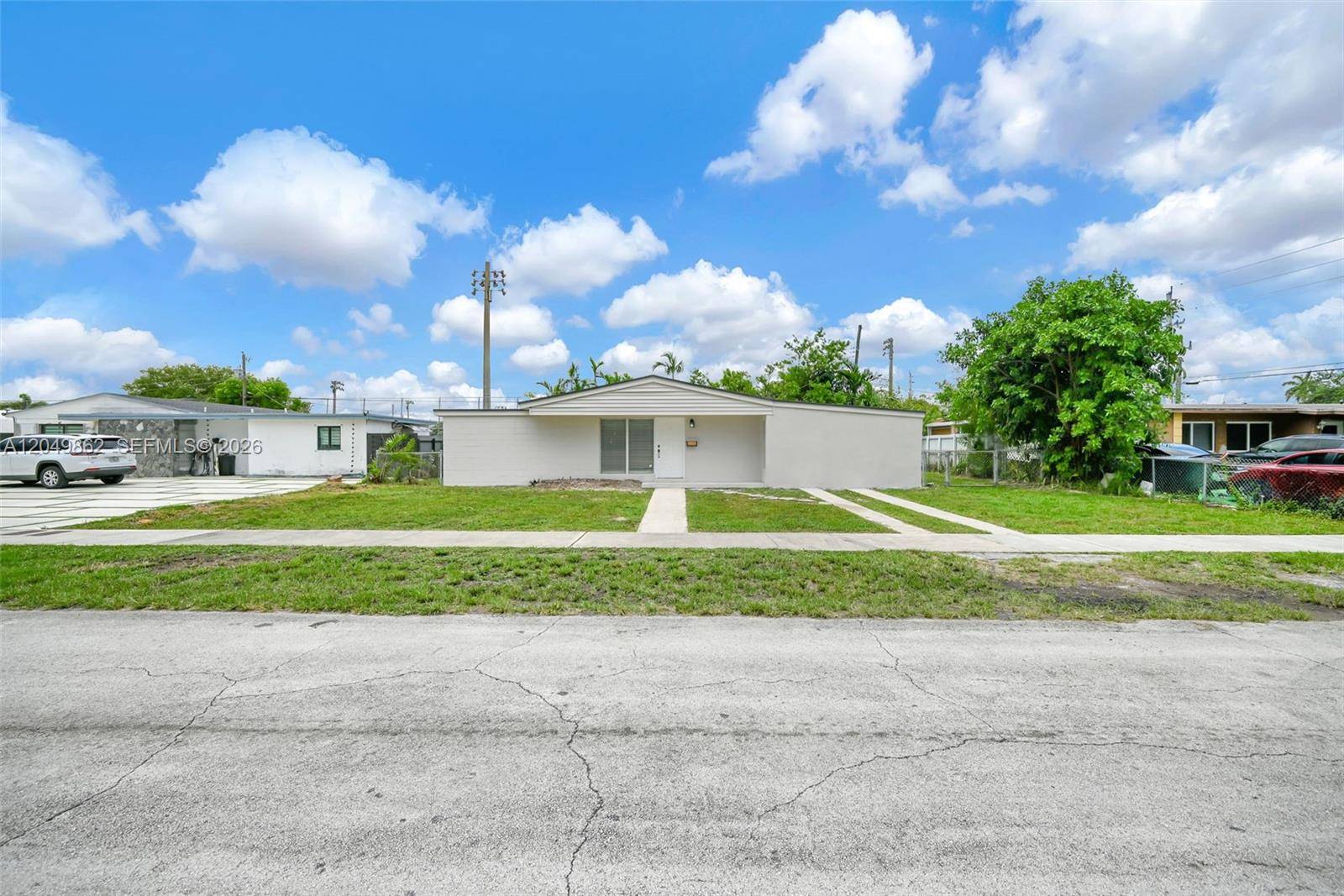 1380 W 60th TerHialeah - picture
