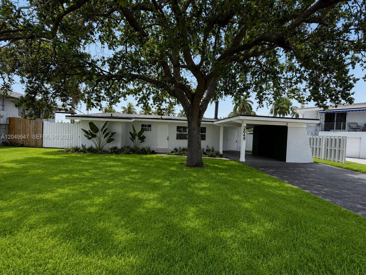 2649 Key Largo LnFort Lauderdale - LAUDERDALE ISLES NO 2-BLK condo unit . - picture