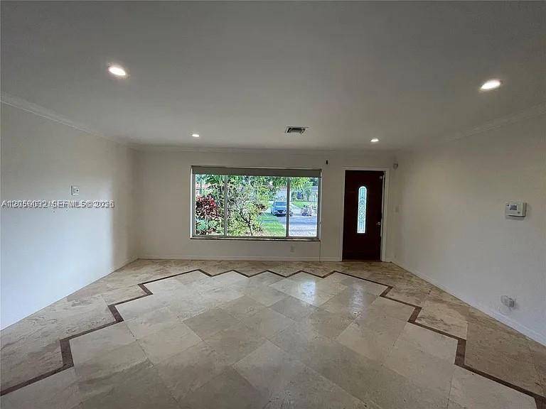 1107 NE 8th StHallandale Beach - picture
