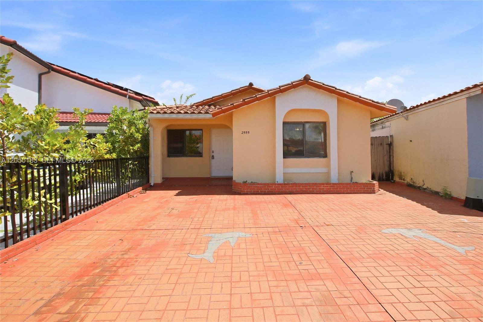 2555 W 65th StHialeah - picture