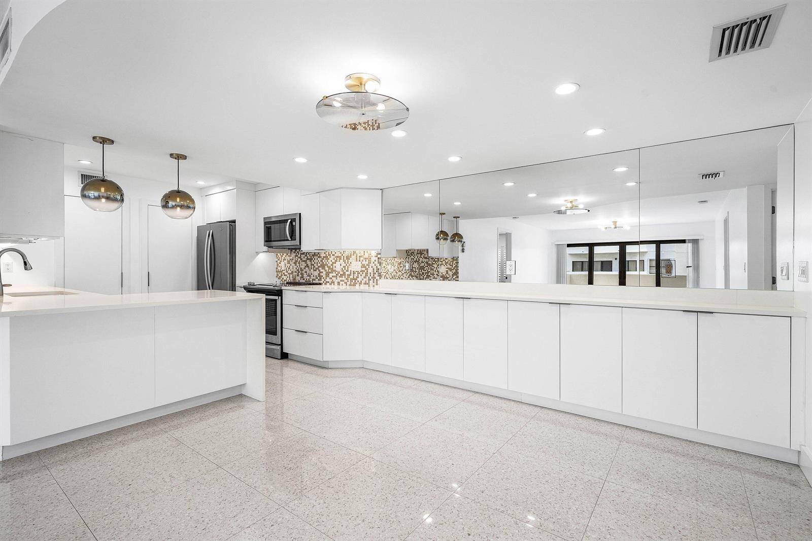 330 SE 20thDeerfield Beach - Condo condo unit 408 - picture