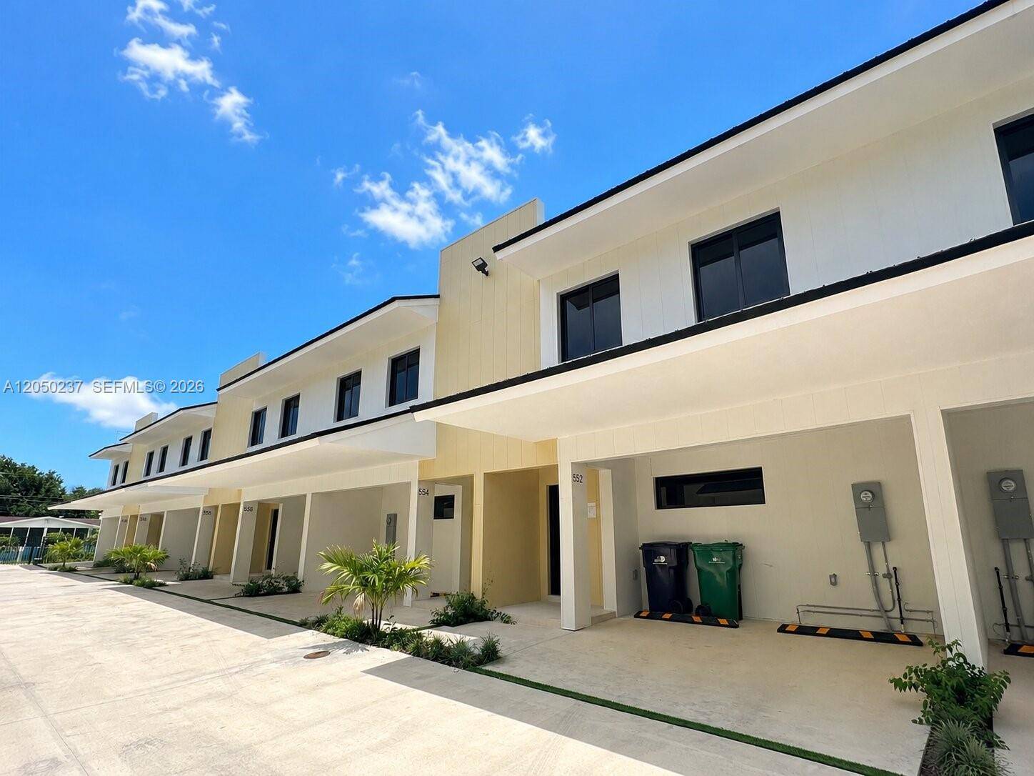 552 NW 7th StFlorida City - Townhouse,Condo condo unit 6 - picture
