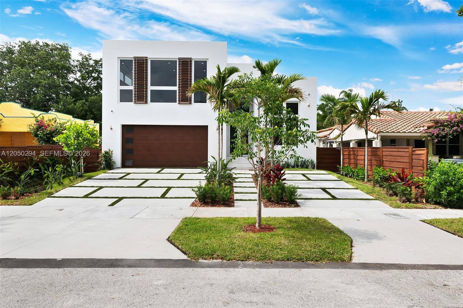 1615 NE 3rd CtFort Lauderdale - picture