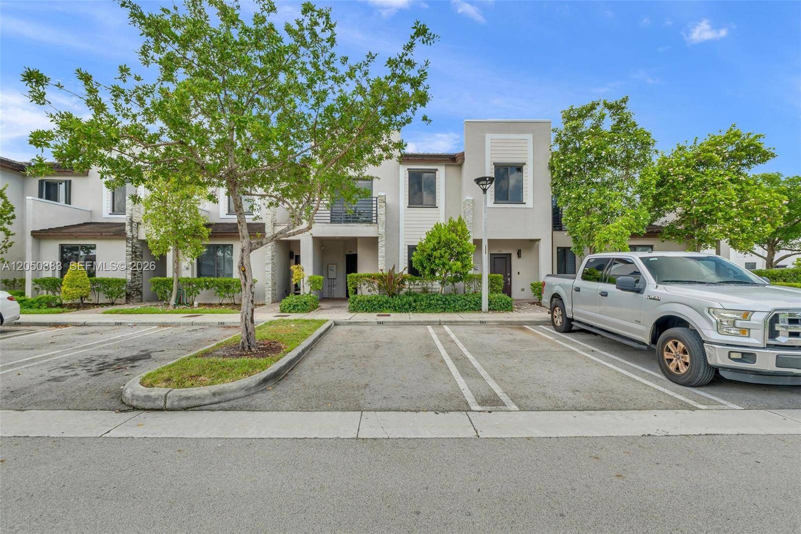 582 NE 207th StMiami - picture