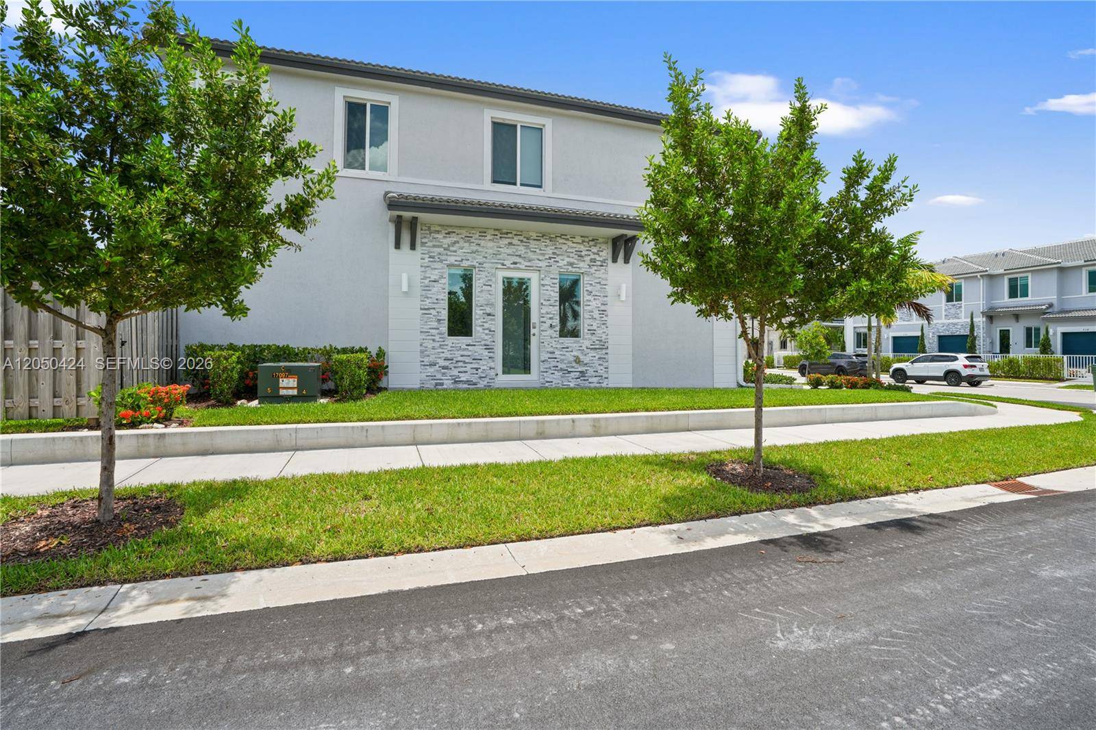 715 SE 15th StHomestead - Townhouse Fee Simple,Townhouse condo unit . - picture