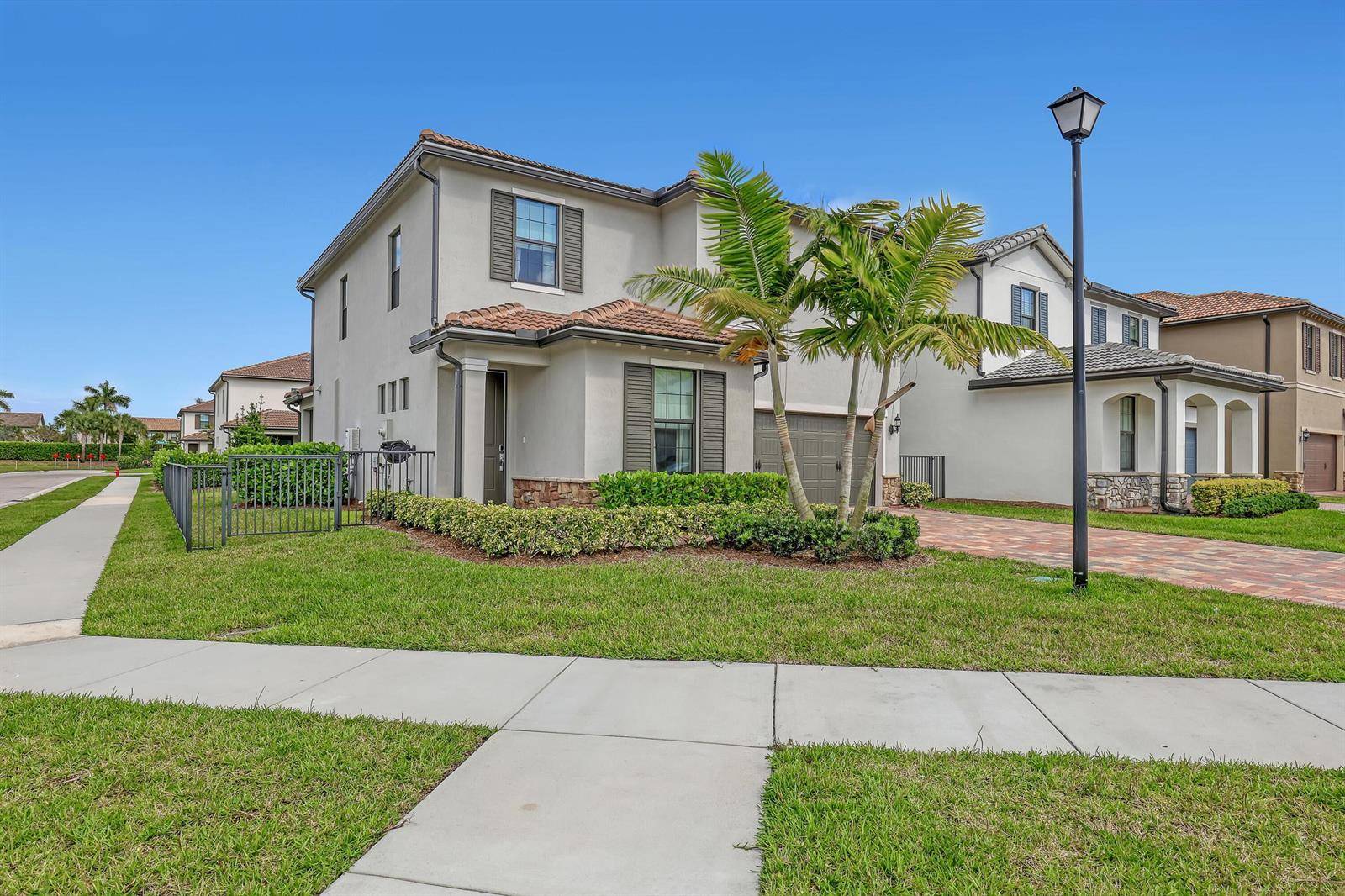 4740 ChantillyLake Worth - picture