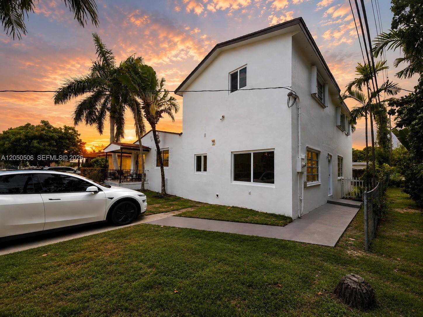 5190 E 1st AveHialeah - Single Family-Annual,House condo unit B - picture