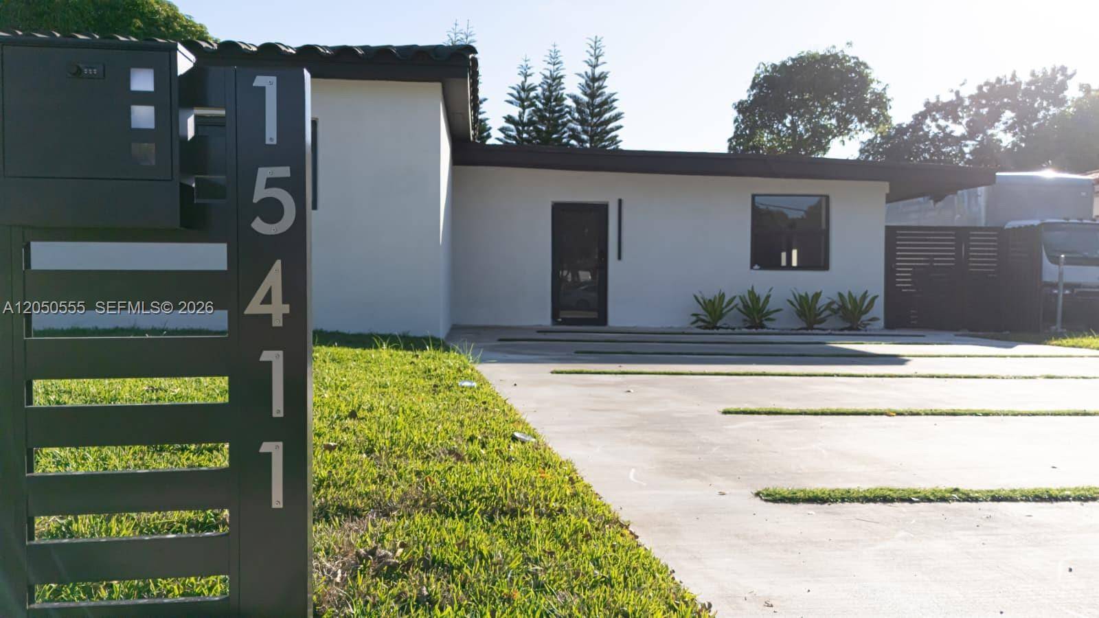 15411 NE 10th AveNorth Miami Beach - picture