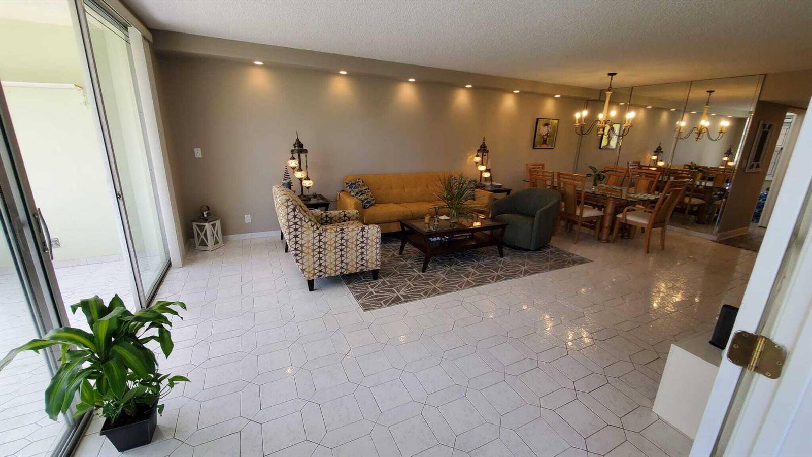 3800 Oaks ClubhousePompano Beach - NO 70 PALM-AIRE COUNTRY CL,PALM-AIRE COUNTRY CL condo unit 112 - picture