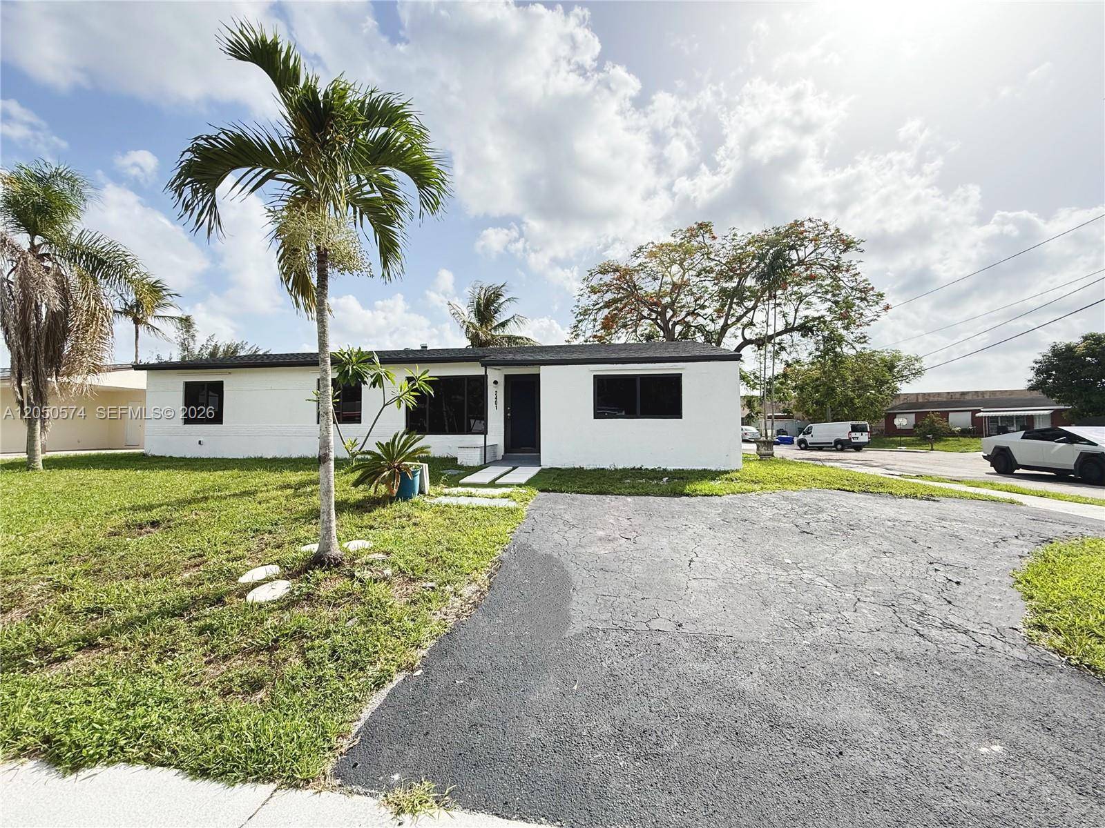 2401 SW 50th TerPlantation - picture