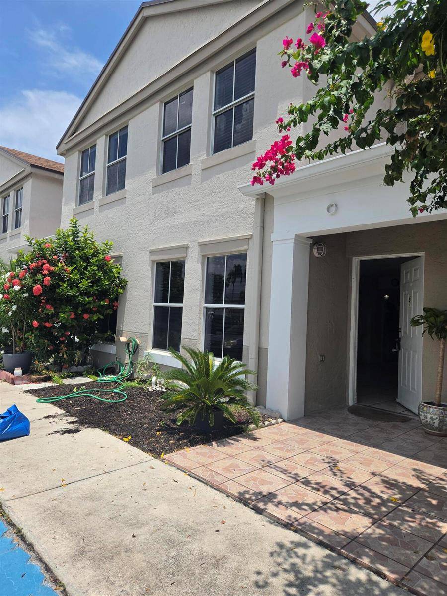 9187 FontainebleauMiami - Townhouse condo unit 419 - picture