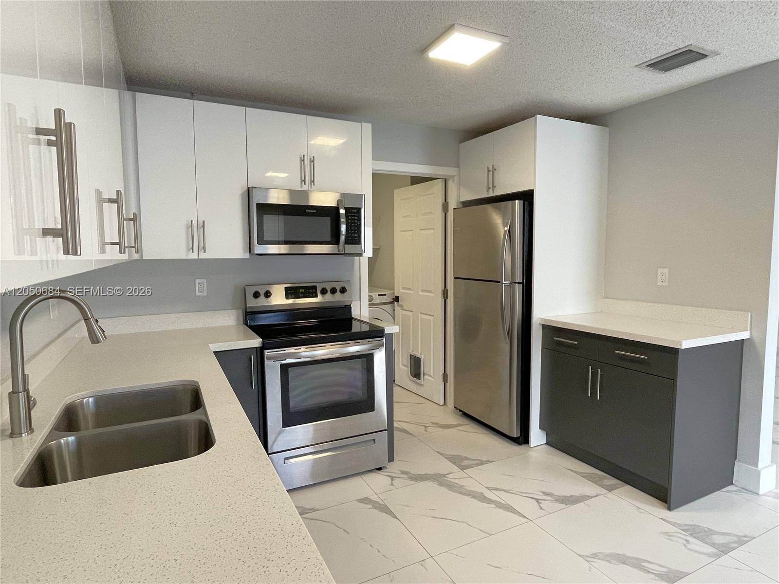 1370 NW 3rd StDania Beach - SUN GARDENS FIRST ADD condo unit . - picture