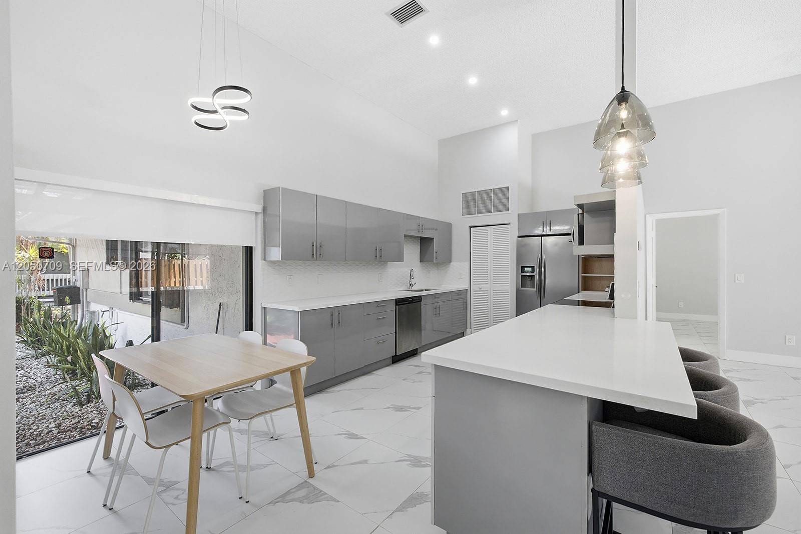 605 Leslie DrHallandale Beach - picture