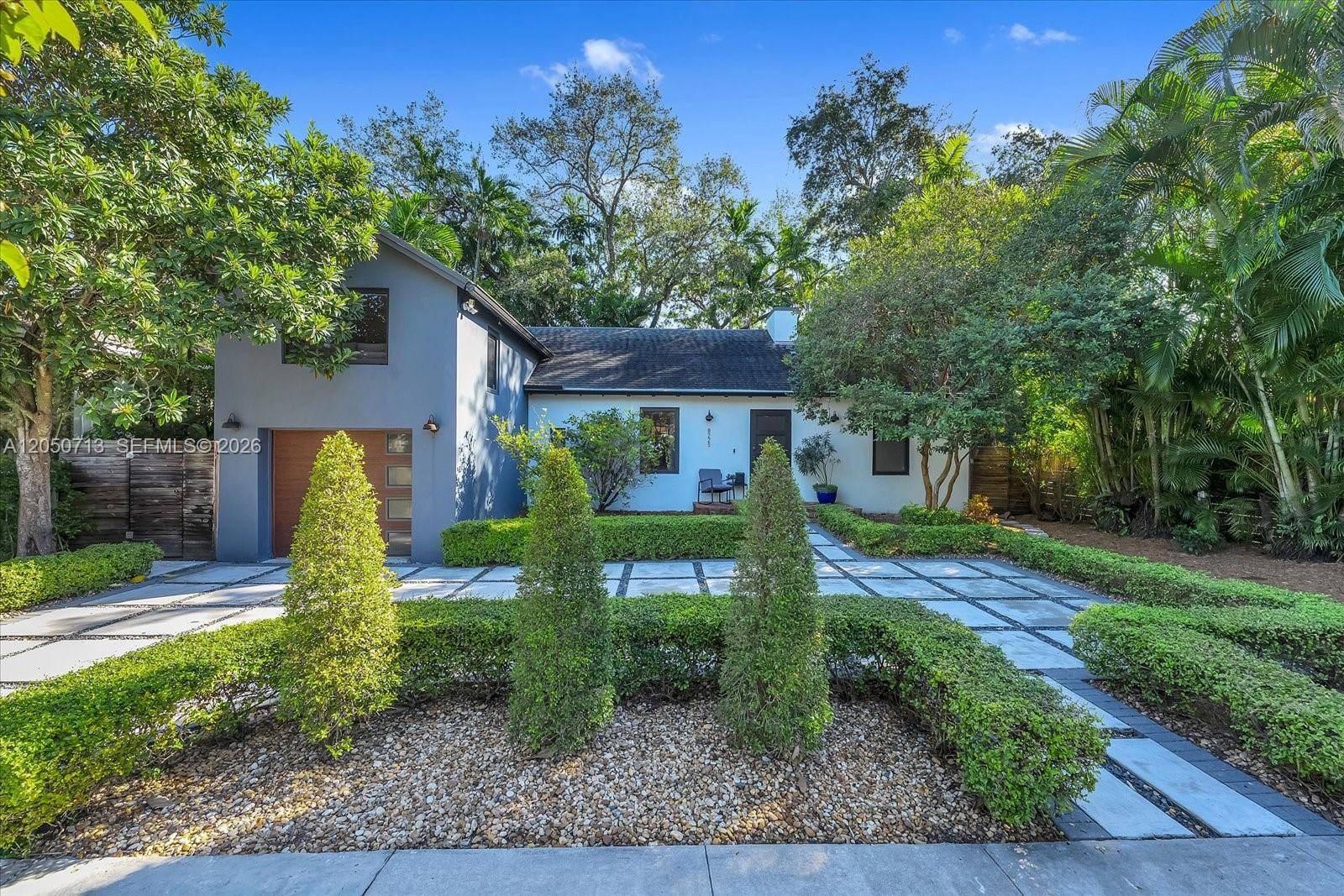 8225 NE 8th CtMiami - picture