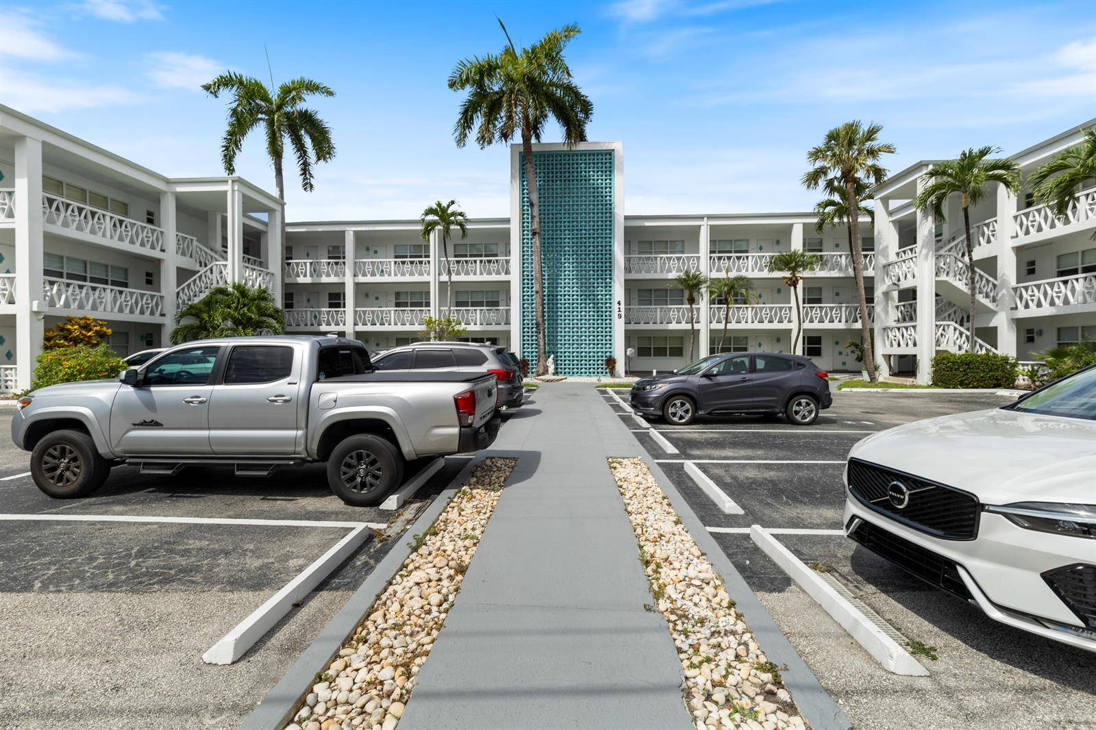 419 Golden IslesHallandale Beach - Condo condo unit 210 - picture
