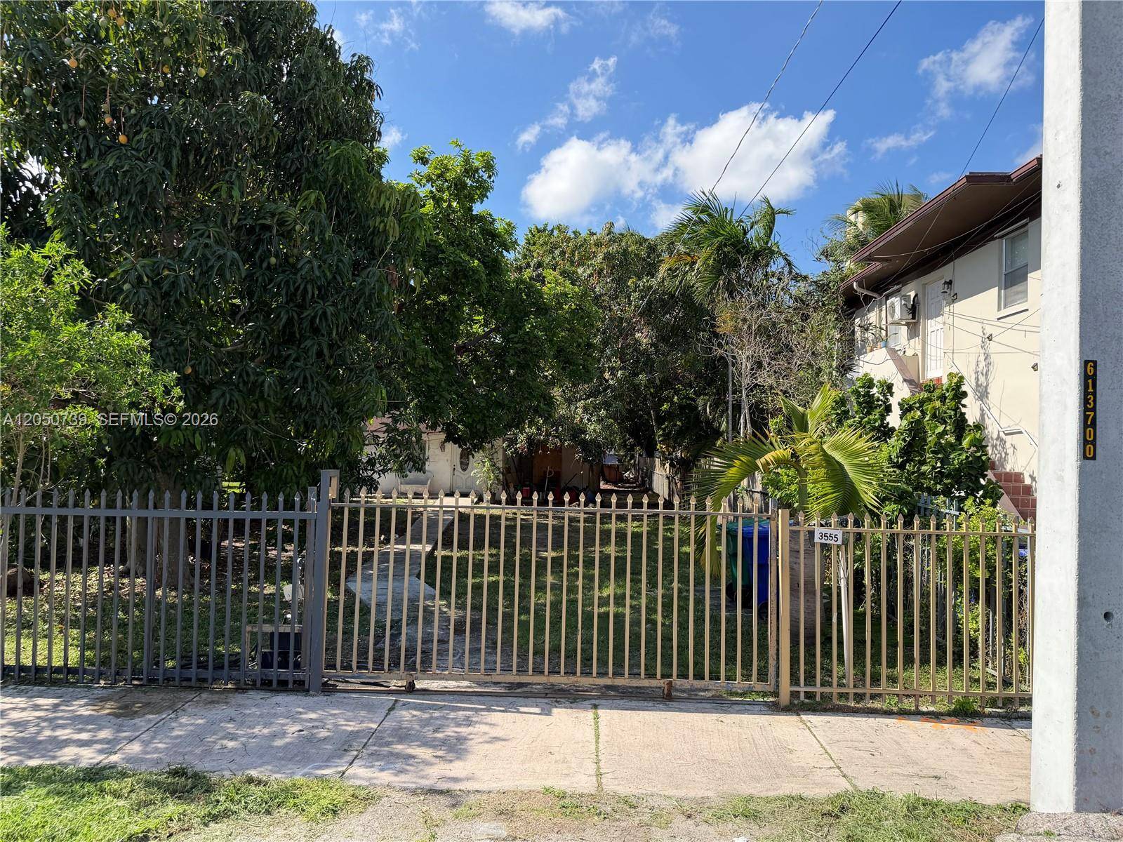 3555 SW 23rd StMiami - picture